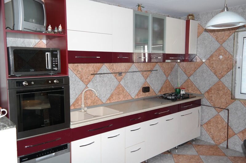 Berceni, 5min. Aparatorii Patriei, decomandat, parcare ADP, etaj 4/4