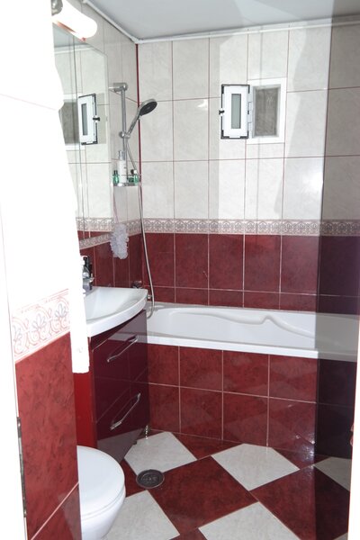 Berceni, 5min. Aparatorii Patriei, decomandat, parcare ADP, etaj 4/4